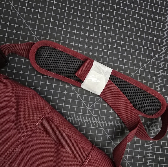 TIMBUK2 CLASSIC MESSENGER - ECO COLLEGIATE RED - Picture 9 of 16